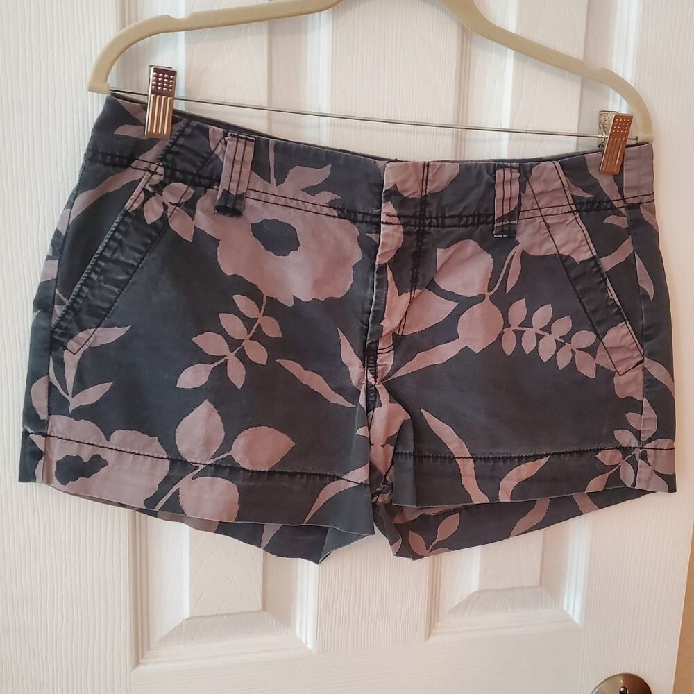 Old Navy Dark/Light Grey Floral Shorts - Size 8